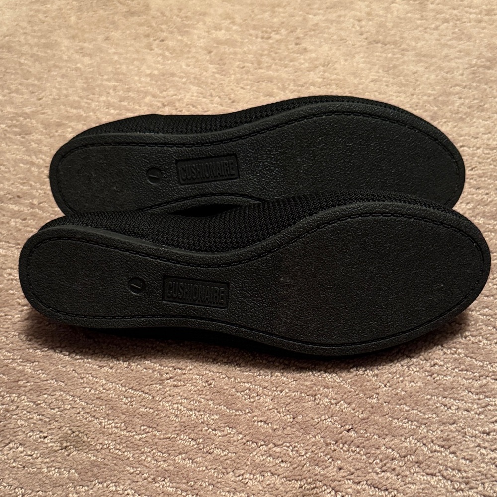 Cushionaire Women's Black Loafers - Picture 4 of 5